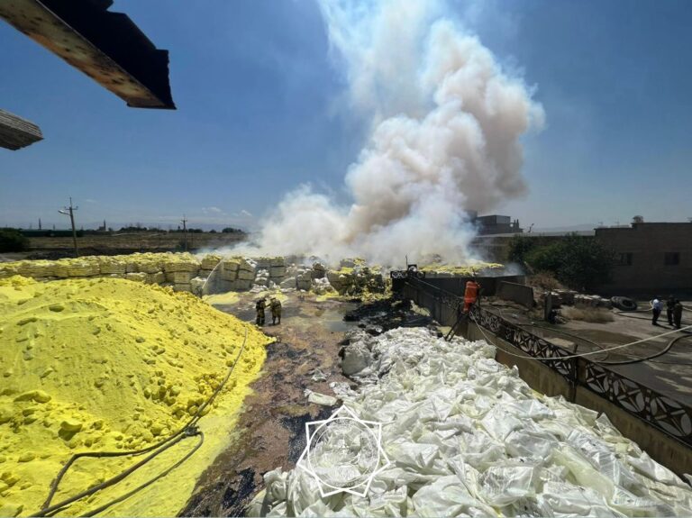 В Шымкенте в индустриальной зоне «Ордабасы» горит сера. Власти эвакуировали около 200 человек