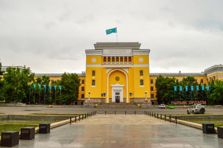 Академия наук опровергла слова министра науки о лишении Назарбаева статуса академика