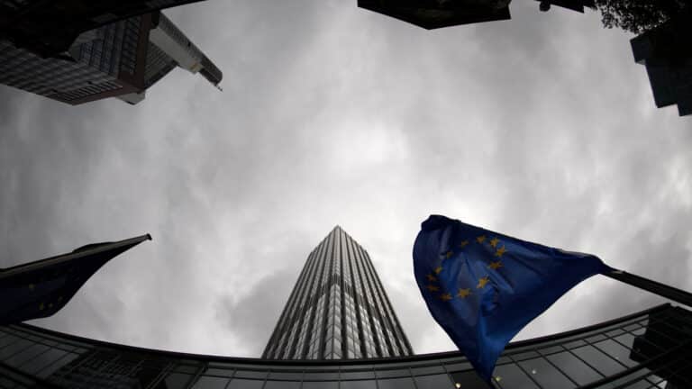 Акции еврозоны рухнули сильнее всего за два года на фоне глобального спада