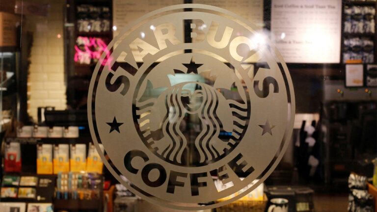 Инвесторы раскупили акции Starbucks после внезапной смены гендиректора