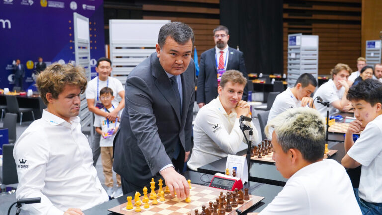 Казахстан завоевал 13 медалей на командном чемпионате мира по шахматному рапиду и блицу