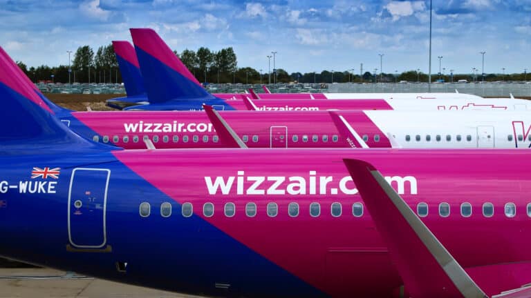Акции Wizz Air рухнули из-за падения прибыли после приостановки полетов Airbus
