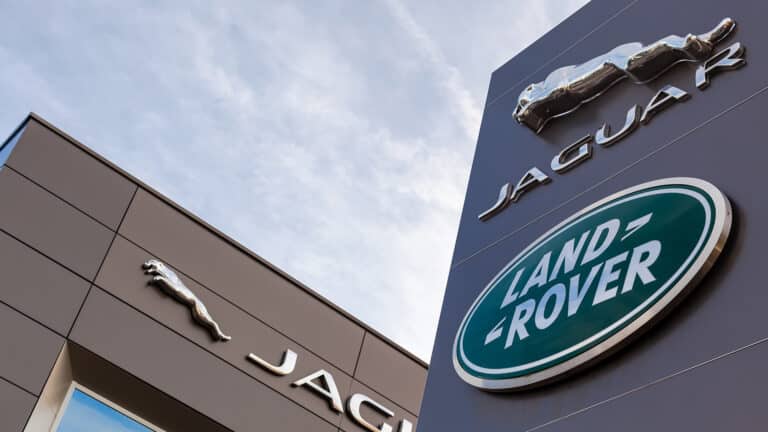 Против Jaguar Land Rover подали коллективный иск за продажу клиентских данных страховщикам