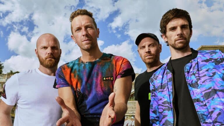 Уэмбли стадионындағы концерт: Coldplay тобы Тейлор Суифттің рекордын жаңартады