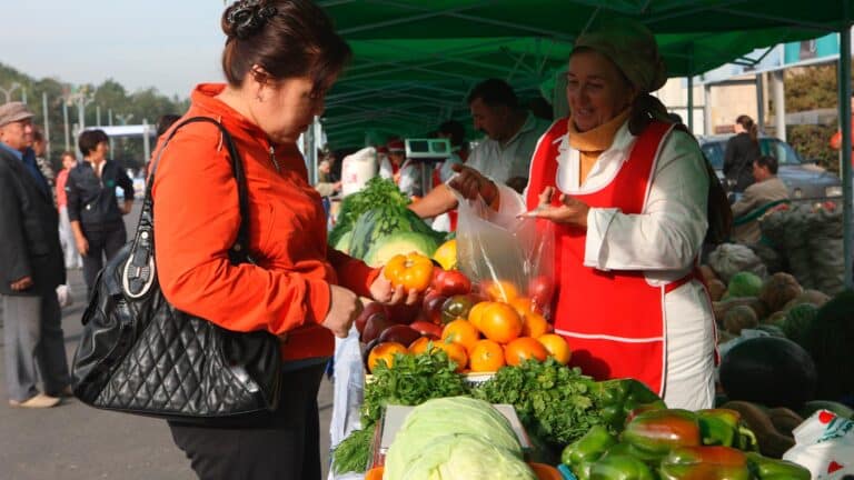 Почти 400 тонн мяса, рыбы и овощей привезут в Астану на первую осеннюю сельхозярмарку