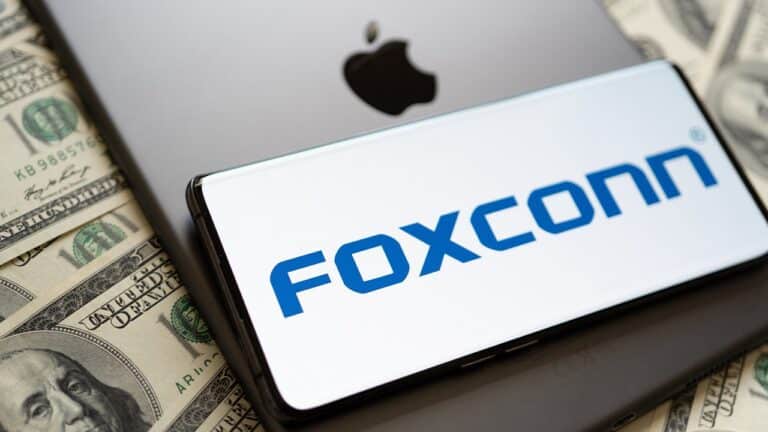 Foxconn, собирающая гаджеты Apple, отчиталась о резком росте выручки