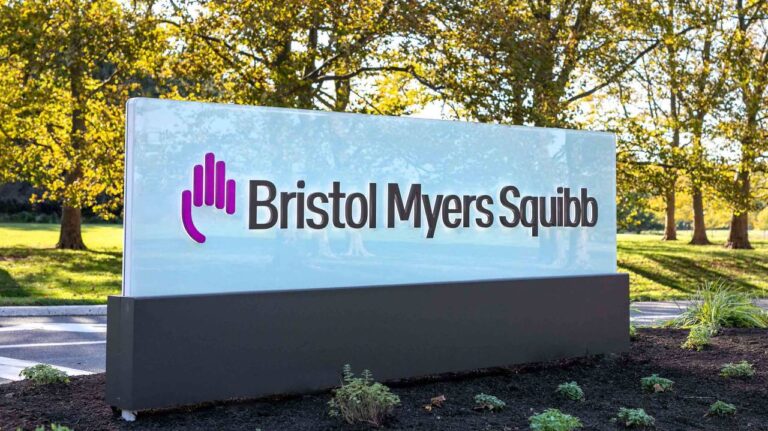 Акции Bristol Myers выросли после одобрения нового типа лечения от шизофрении