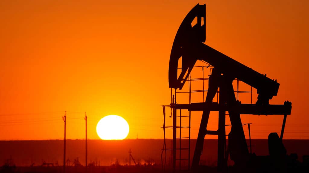 Казахстан снизил планы по добыче нефти на 2024 год