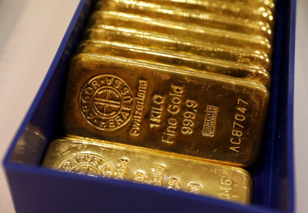 FILE PHOTO: Gold bullions are displayed at GoldSilver Central's office in Singapore June 19, 2017. Picture taken June 19, 2017.  REUTERS/Edgar Su//File Photo