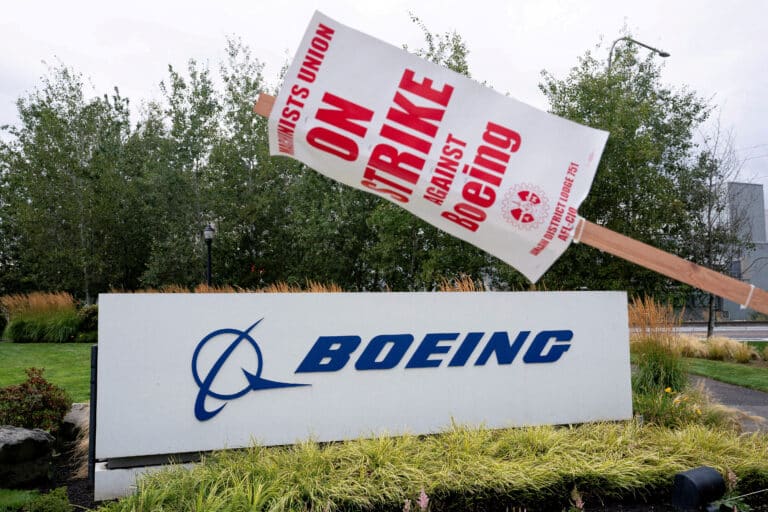 Акции Boeing упали до двухлетнего минимума после провала переговоров с рабочими