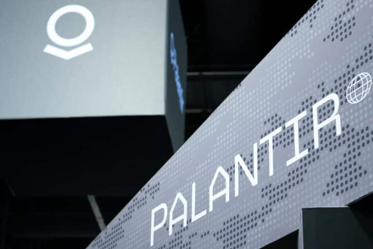 Целевая цена Mizuho для Palantir после повышения оказалась на 28% ниже биржевой