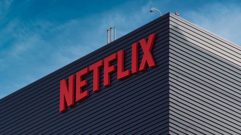 Акции Netflix поднялись до рекорда после трансляции боя Майка Тайсона с  Джейком Полом