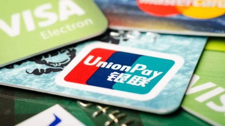 Банки Казахстана и Узбекистана перестали обслуживать карты UnionPay, выпущенные Газпромбанком