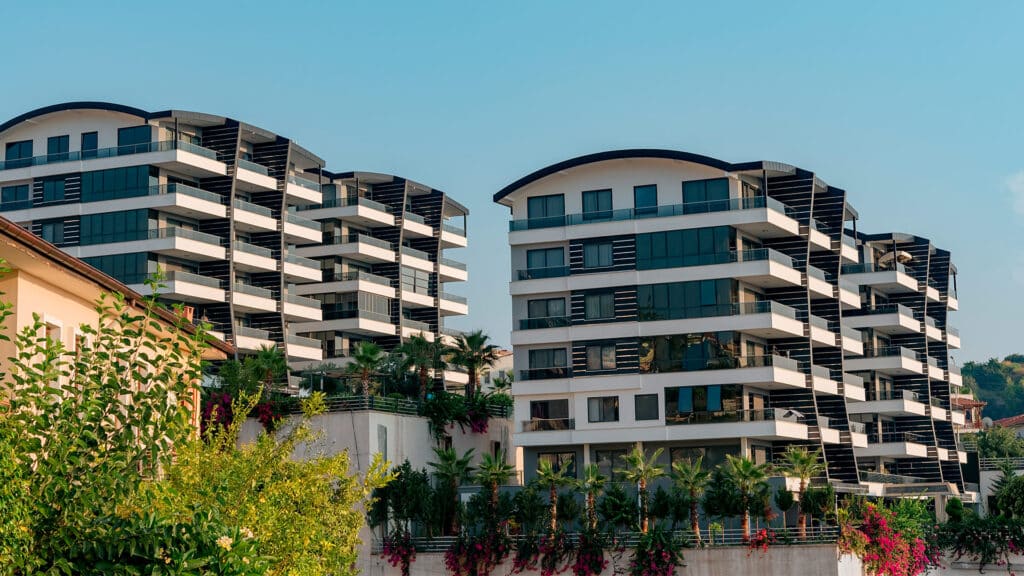 Казахстан поднялся на шестое место среди покупателей недвижимости в Турции. С начала войны лидируют россияне