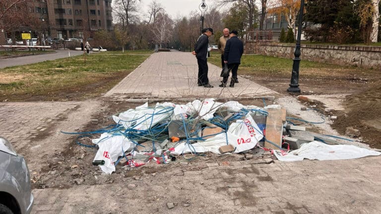 Исчез арт-объект «Дуновение ветра» в центре Алматы