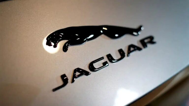 Jaguar Ұлыбританияда бензинмен жүретін көліктерін сатуды тоқтатты