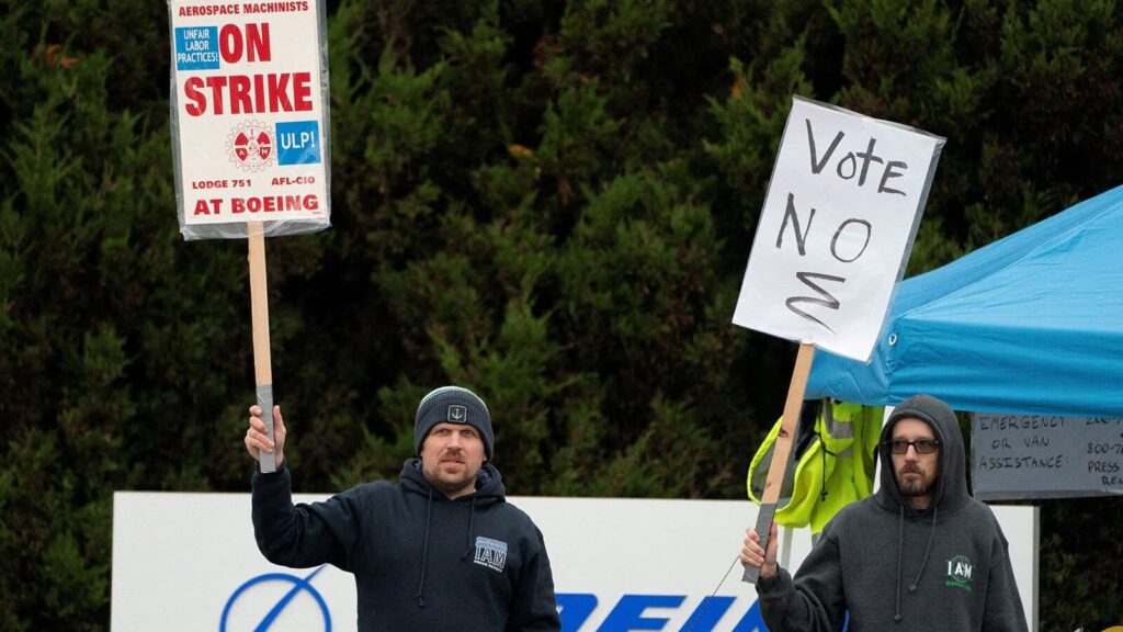 FILE PHOTO: Boeing workers from the International Association of Machinists and Aerospace Workers District 751 gather on a picket line near the entrance to a Boeing production facility on the day of a vote on a new contract proposal during an ongoing strike in Renton, Washington, U.S. October 23, 2024. REUTERS/David Ryder/File Photo