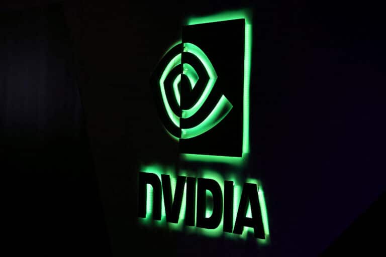 Акции Nvidia упали после сообщения о перегреве серверов с новыми ИИ-чипами