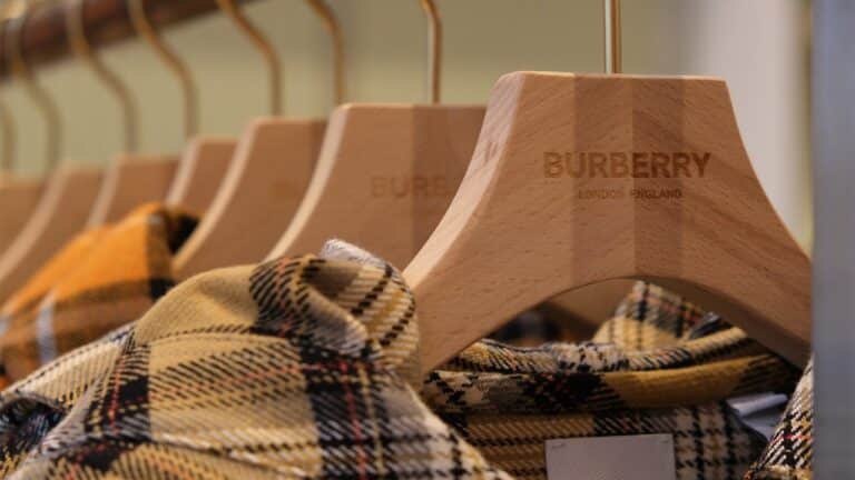 Акции Burberry рекордно выросли после презентации новой стратегии