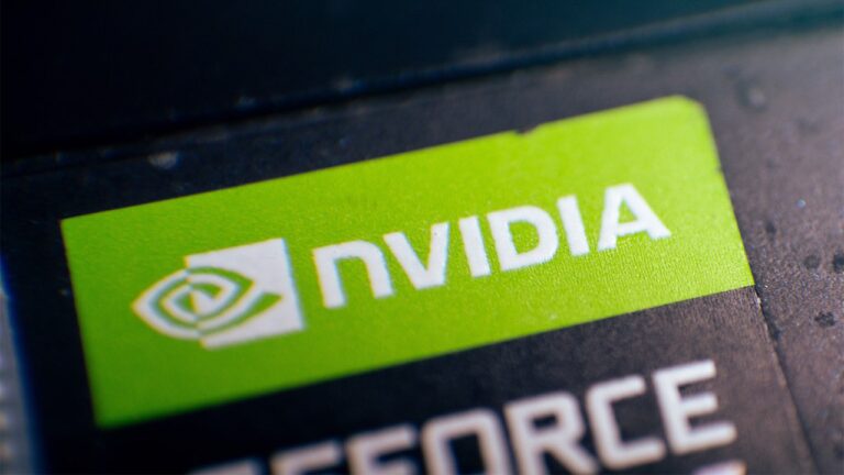 Nvidia столкнулась с редким снижением рейтинга от аналитика после квартального отчета