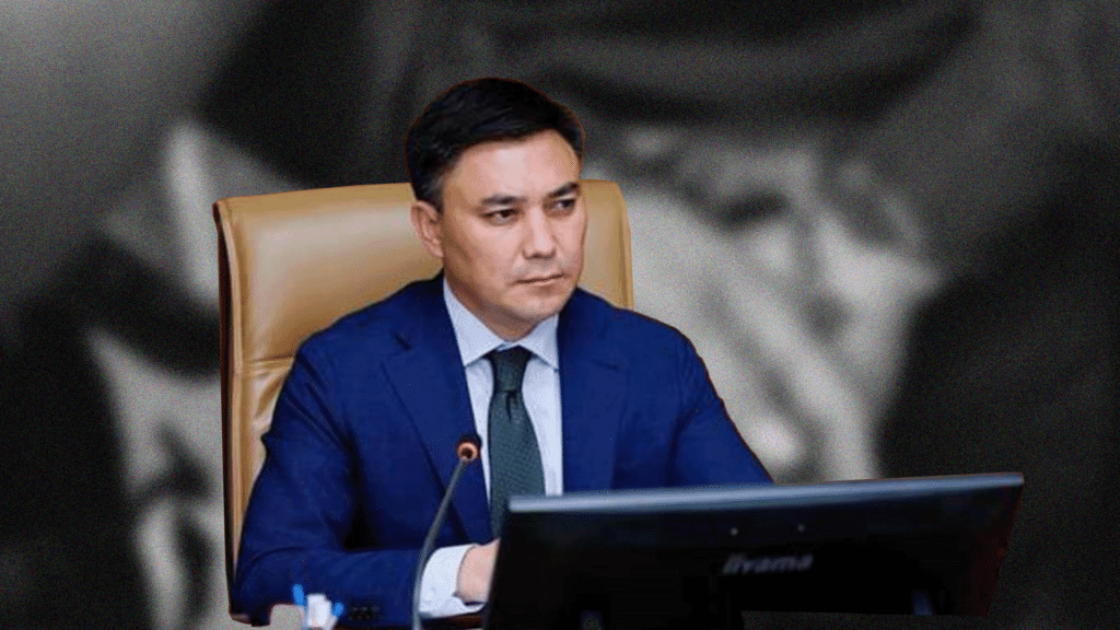 «Заң бойынша өз жазасын алды».  Сыздықбеков жиналыс үстінде ұсталған қызметкері туралы айтты