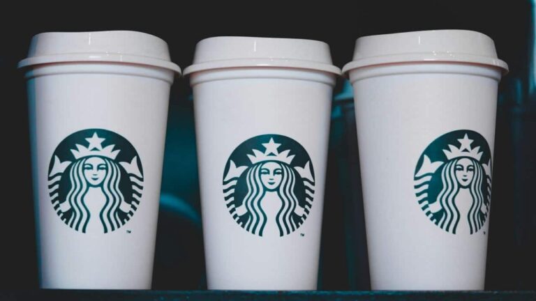 Аналитики Redburn Atlantic ждут падения акций Starbucks на 22%