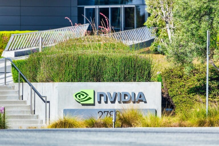 Главное к утру: риски для S&P 500, прогнозы по золоту, что угрожает прибыли Nvidia