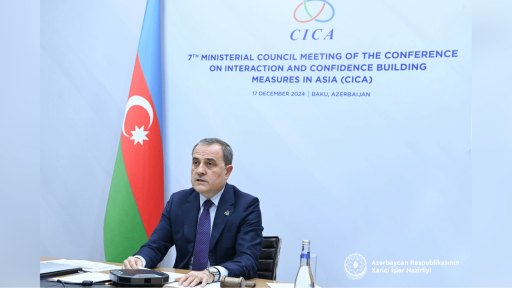 Азербайджан изменит правила пребывания в стране для граждан России