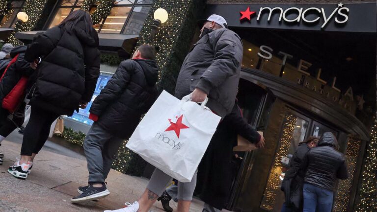 Снижение прогноза по прибыли вызвало распродажу акций сети универмагов Macy’s