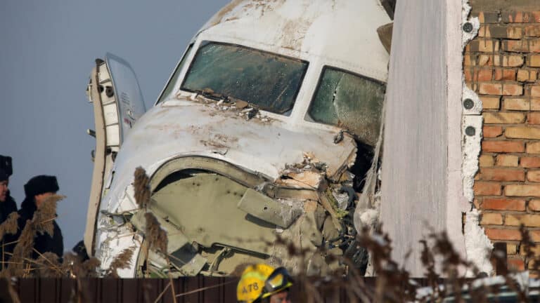 Расследование крушения самолета Bek Air в 2019 году могут возобновить