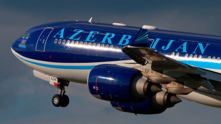 В Azerbaijan Airlines назвали предварительную причину крушения самолета близ Актау