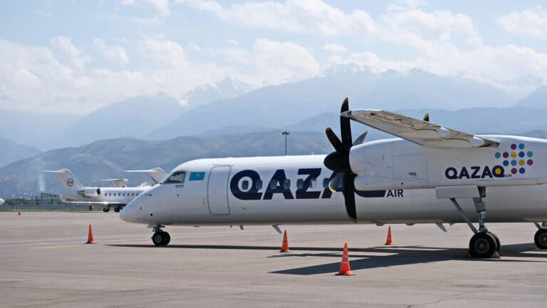 QAZAQ AIR приостановила полеты из Астаны в Екатеринбург для безопасности