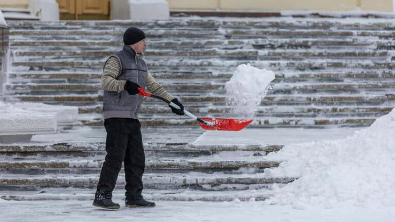 «Гололед, метель и загрязнение воздуха». Какая погода ожидает казахстанцев в четверг