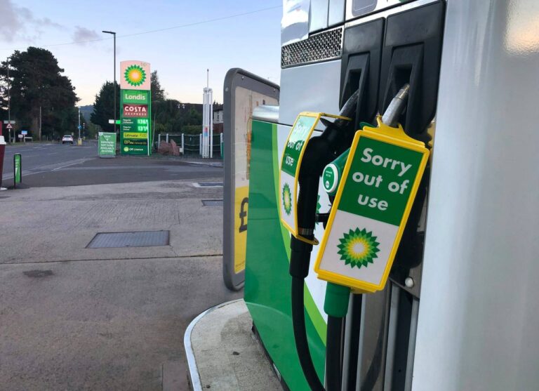 BP уволит 5% сотрудников, чтобы сократить расходы на фоне снижения добычи