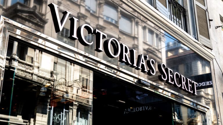 Barclays посоветовал покупать акции Victoria's Secret и ждет их роста на 40%