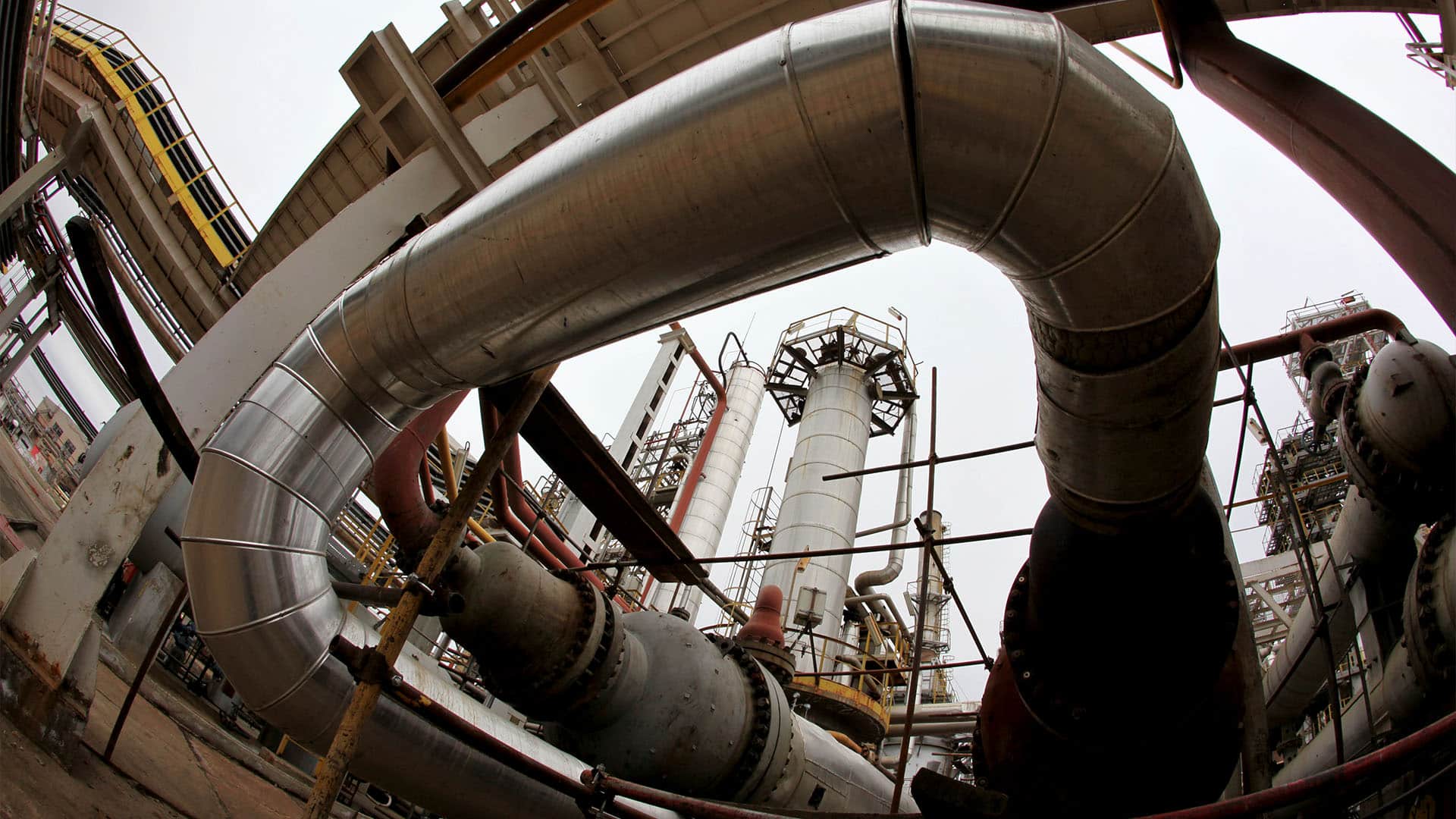 Эксперты разделились во мнениях о выгодах «КазМунайГаза» при покупке НПЗ «Лукойла» в Болгарии