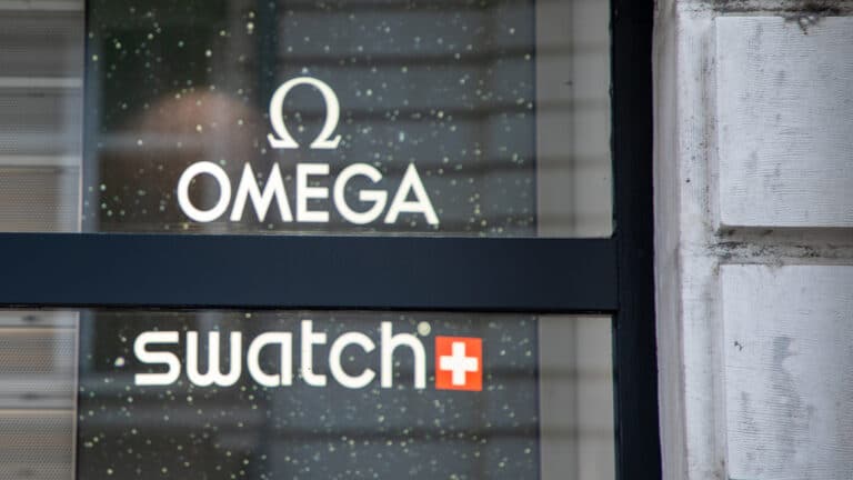 Понижение рейтинга производителя часов Omega и Swatch привело к падению его акций