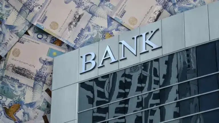 Two Kazakhstani banks suspend issuance of cards to foreign nationals  