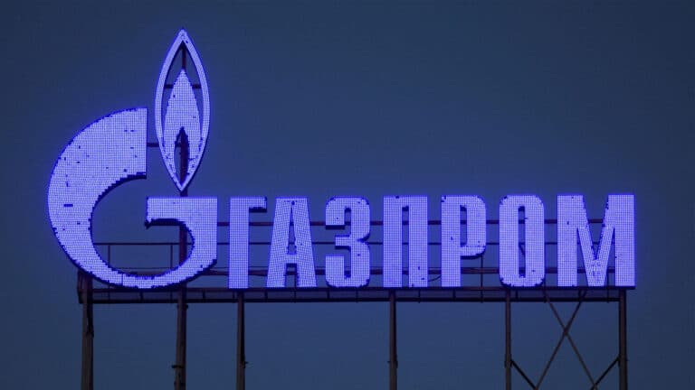 «Газпром» хочет уволить почти половину менеджеров на фоне убытков