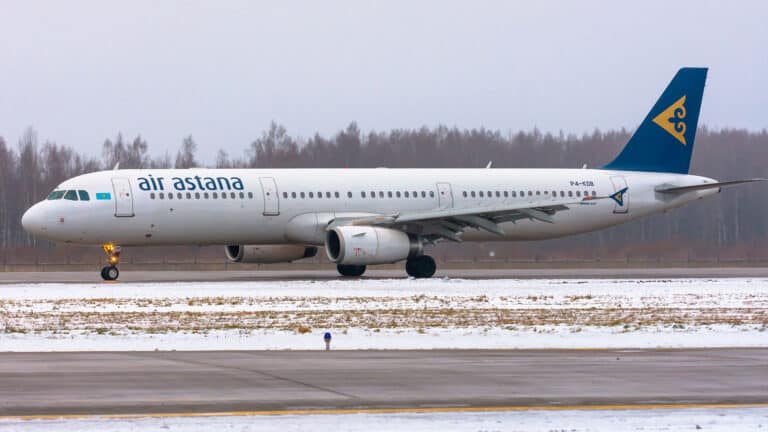 Летевший из Алматы в Анталью самолет Air Astana экстренно сел в Актау