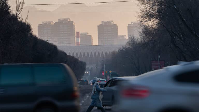 Жителей Астаны, Алматы и еще 9 городов предупредили о загрязнении воздуха