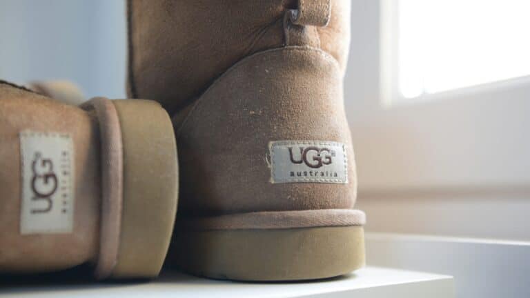 Инвесторы обвалили акции владельца UGG на 20% вопреки сильному отчету