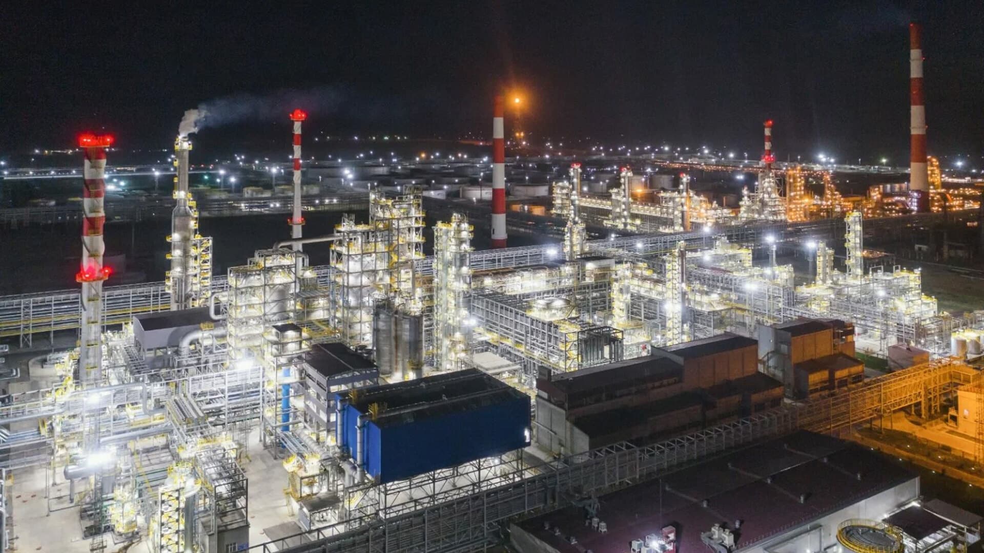 Два рабочих погибли при инциденте на Шымкентском НПЗ