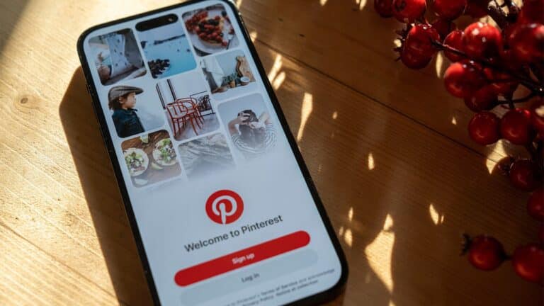 Первый рост выручки Pinterest до $1 млрд отправил акции вверх более чем на 20%