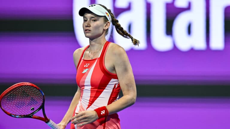 Елена Рыбакина разгромила соперницу на турнире WTA на фоне скандала с тренером