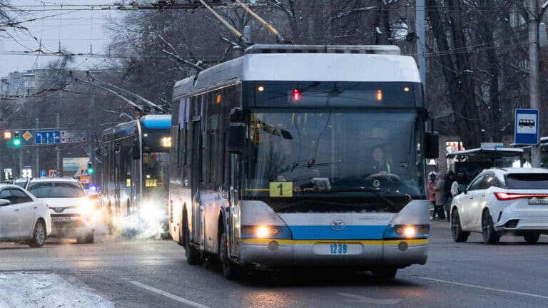 Досаев обещает поднять зарплату водителям автобусов, но при одном условии