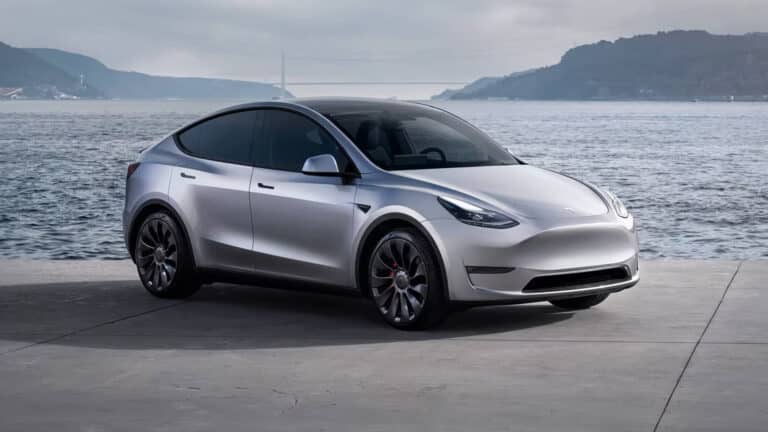 Tesla Model Y стала самым продаваемым кроссовером в мире