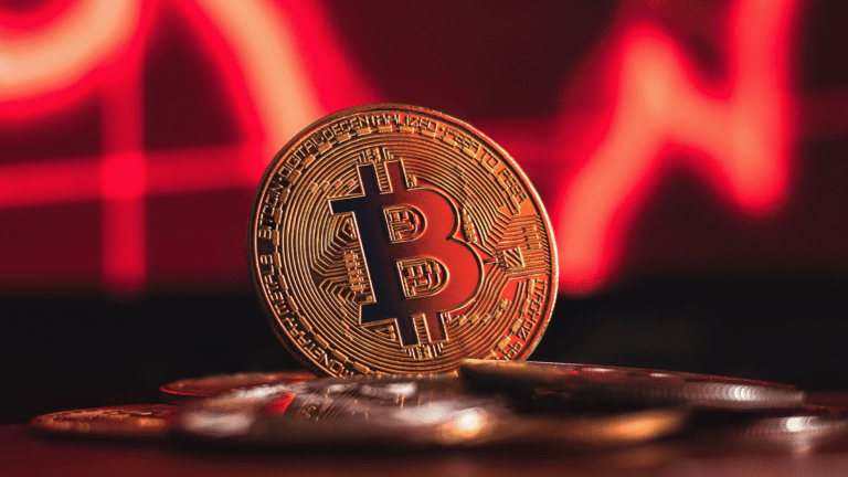 Биткоин құны алғаш рет 112 мың долларға жетті