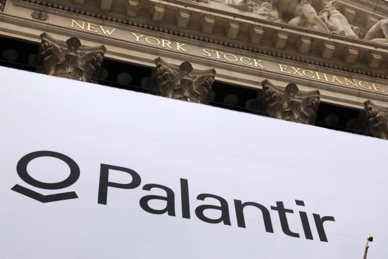 Акции Palantir взлетели до рекорда, а средний таргет аналитиков - на 60%