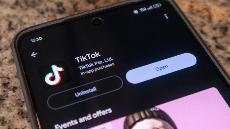 TikTok америкалық Apple және Google онлайн дүкендеріне қайта оралды